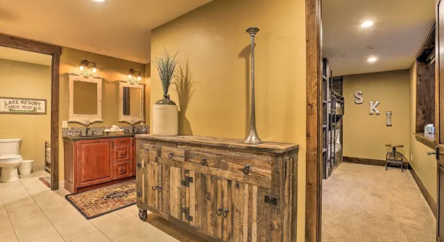 Walk to Lift: Luxe Villa w/ Hot Tub in Copper Mtn, Забронировать Вилла Коппер-Маунтин Roosevelt National Forest