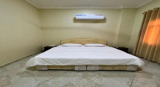 Super OYO 148 Bin Barakat Hotel, Rezerwuj Hotel Hotele w Salala z parkingiem, Parking