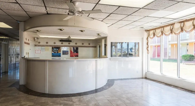 Hotel McGhee Tyson Airport, Забронировать Отель Алкоа Great Smoky Mountains National Park