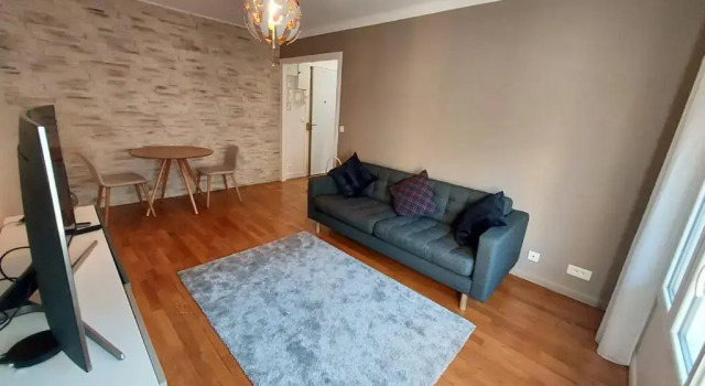 Bel appartement 2 pièces, sortie de métro ligne 8