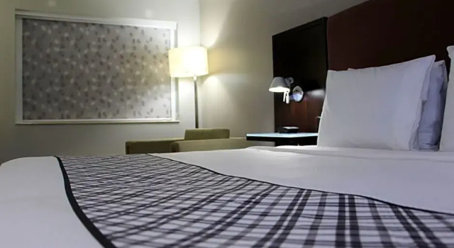 Номер Deluxe Westbridge Inn & Suites