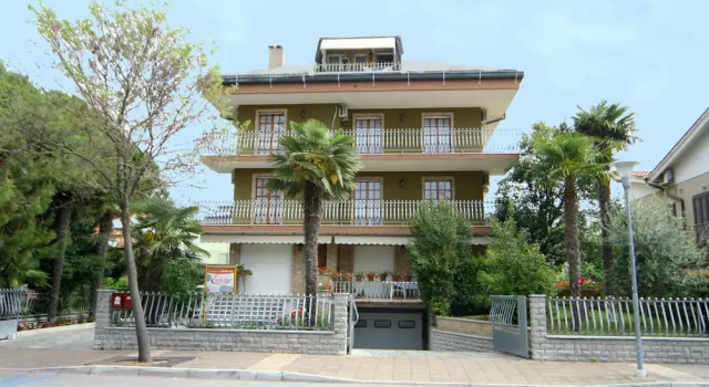 Burello, Book Hotel Hoteller i Friuli Venezia Giulia med parkering, Parkering