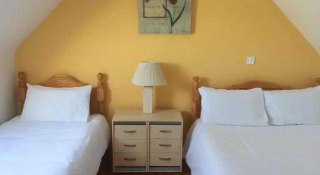 Апартаменты Standard Lorna's Apartment Self Catering Holiday Home