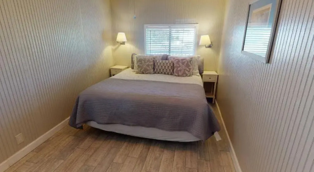 GU501 Unique Beach Home with Large Fenced in Yard, Screened in Porch, Close to Restaurants & Shops