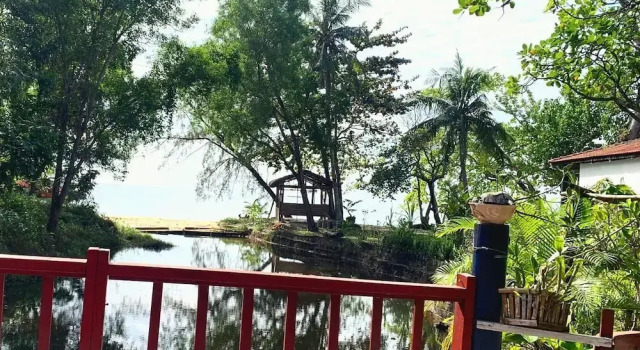 Коттедж с видом на реку Bamboo Cottages