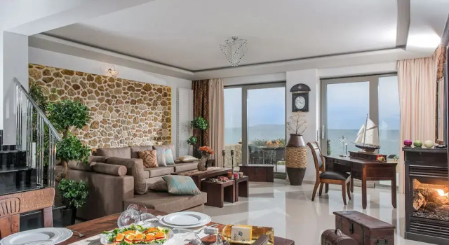 Вилла с 4 комнатами с балконом и с видом на море Artemis beachfront villa - on the Waves