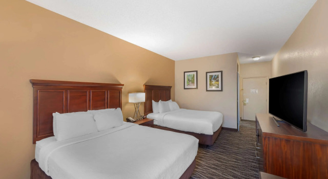 Четырёхместный номер Standard Best Western Plus Russellville Hotel & Suites