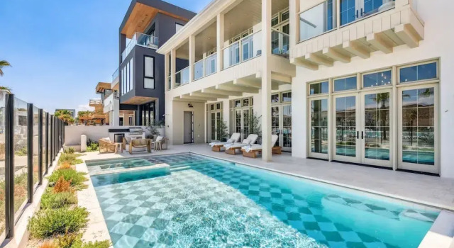 Rosemary 7 Bedroom Home, Varaa Lomakoti St. George 