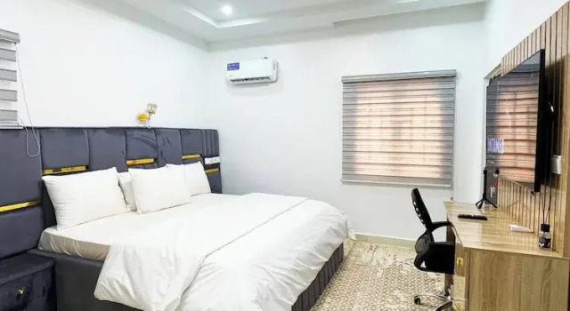 Luxurious 3BR Apartment 247 Power City Views