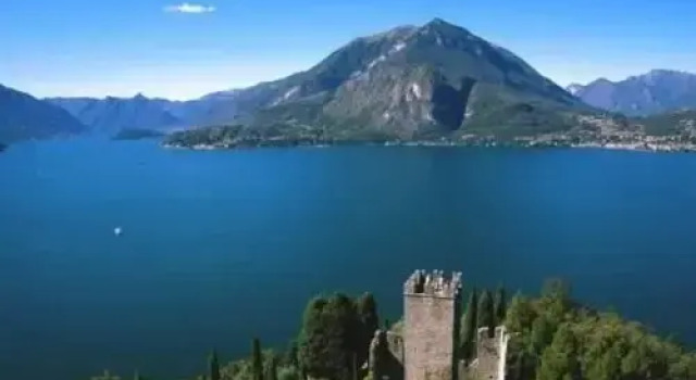 Relaxing Beetween Lake And Castle 1St Floor, Забронировать Отель Варенна Озеро Комо, рядом с Вилла Монастеро