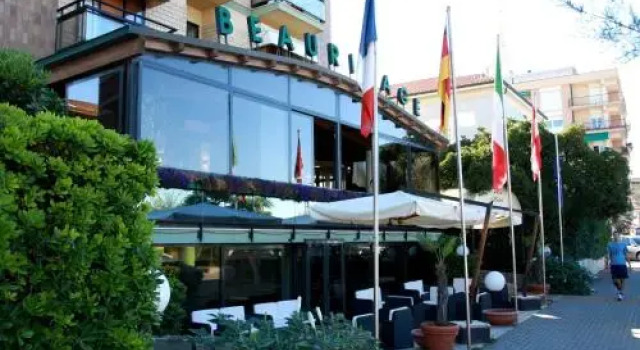 Hotel Beaurivage, Забронировать Отель Отели Побережья Марок 3 звезды, 3*