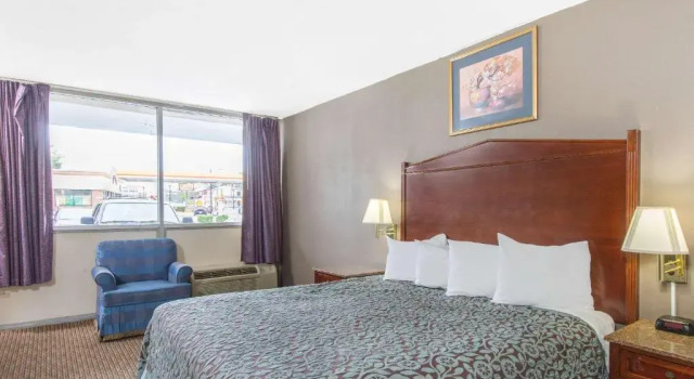 Номер Standard Days Inn by Wyndham Arlington Pentagon