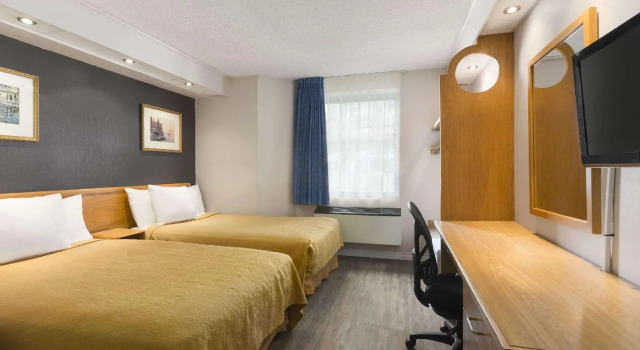 Четырёхместный номер Standard Spark by Hilton Brockville