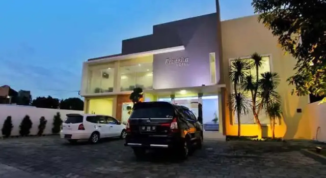 Rivisha Hotel, Rezerwuj Hotel Hotele w Depok z parkingiem, Parking