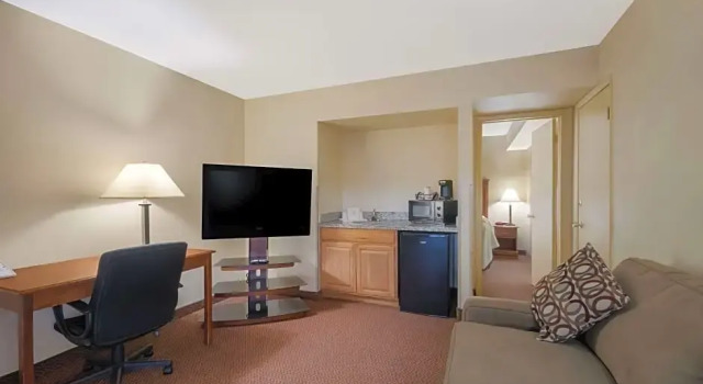 Suite Quality Inn