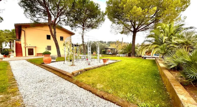 Апартаменты Agriturismo I Girasoli di Lari Appartamento indipendente 2 camere da letto
