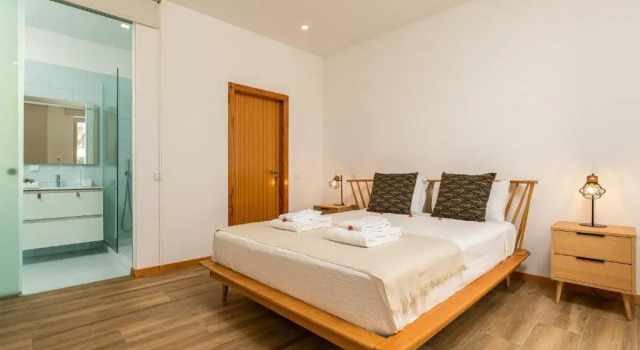 Коттедж с 4 комнатами Casa Paul do Mar