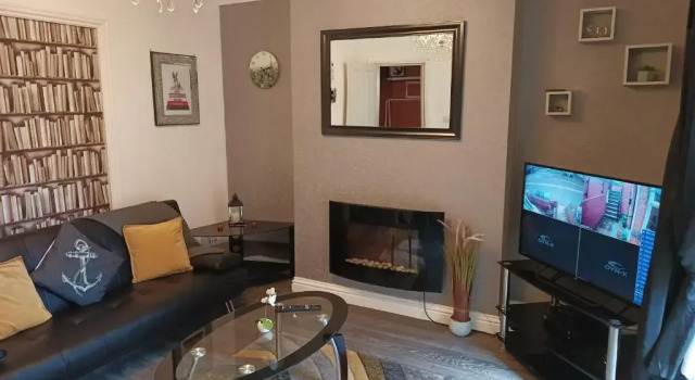 Апартаменты с 2 комнатами Beach Apartment - Sleeps 4, Garden & Parking