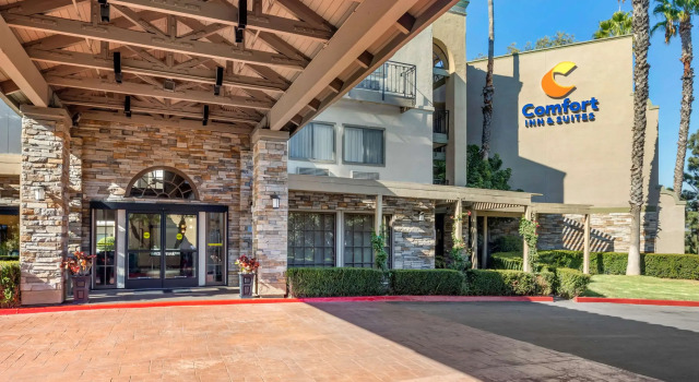 Comfort Inn & Suites Orange County John Wayne Airport