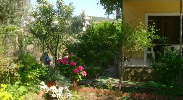 Коттедж Lefkas house with garden