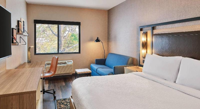 Двухместный номер Standard с балконом Four Points by Sheraton Salt Lake City Airport