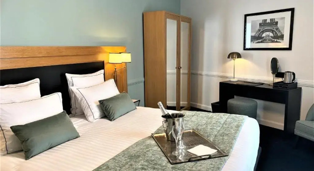 Трёхместный номер Deluxe Hôtel Le Cercle Tour Eiffel