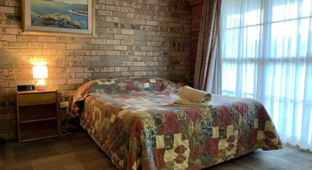 Lightning Ridge Outback Resort & Caravan Park, Book Resort Lightning Ridge New South Wales