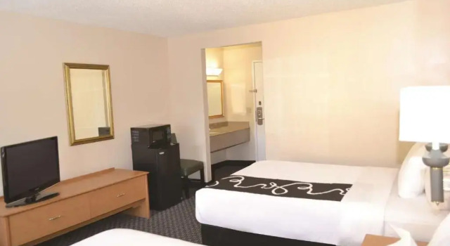Четырёхместный номер Deluxe La Quinta by Wyndham Tampa Fairgrounds - Casino