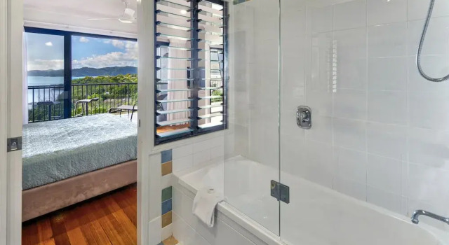 Panorama 3 Hamilton Island 2 Bedroom Ocean View Near Marina With Golf Buggy, Забронировать Отель Отели Острова Гамильтон с парковкой, Парковка