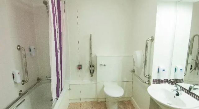 Номер Standard Premier Inn Leeds City Centre