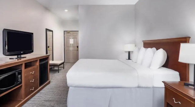 Двухместный номер Standard Country Inn & Suites by Radisson, Maumee - Toledo