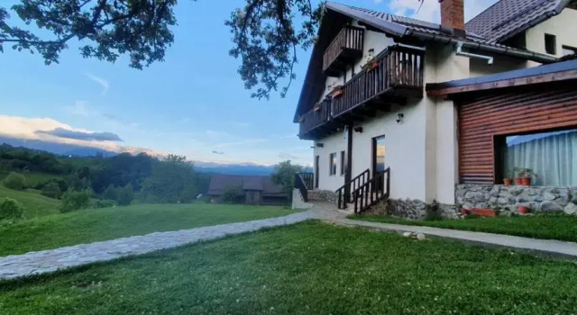 Коттедж с 6 комнатами Casa de la Muntele Craiului