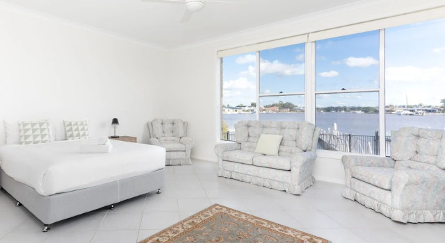 Коттедж 21 Melaleuca Drive - Waterfront - Pet Friendly - Stone Real Estate Yamba