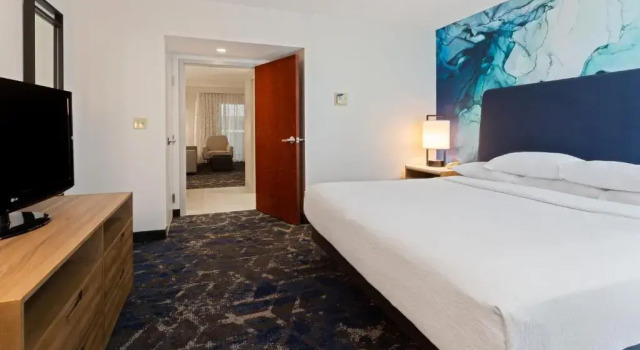 Люкс Hearing Accessible c 1 комнатой Embassy Suites by Hilton Tampa USF Near Busch Gardens