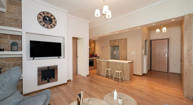Апартаменты Contemporary Apartment made of Wood and Stone