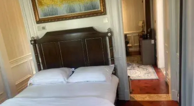 Hongyu Featured Homestay (Guanhai Second Road), Забронировать Отель Циндао 