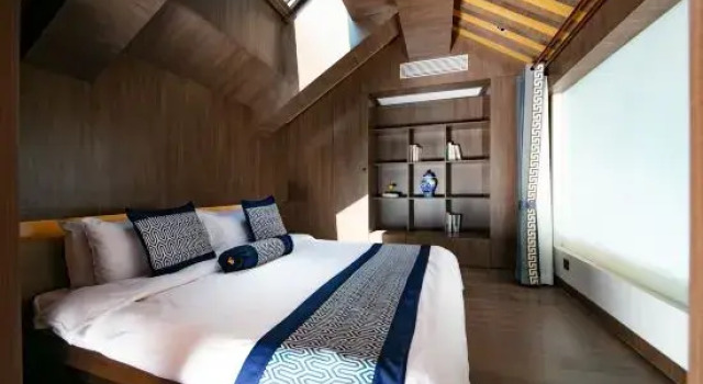 Двухместный люкс с видом на озеро Xichang Qianxun Tangji SCHOLARS Hotel