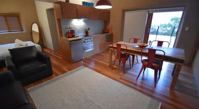 Studio 59, Book Hotel Coles Bay Tasmania