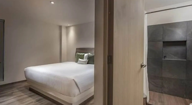 Двухместный номер Superior с балконом ROOM Hotel & Suites