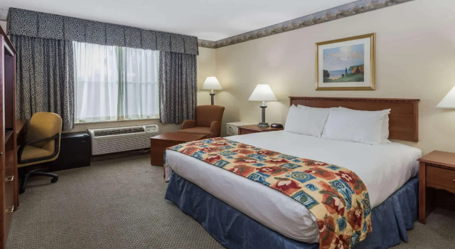 Двухместный номер Standard Baymont by Wyndham Waterford/Burlington WI