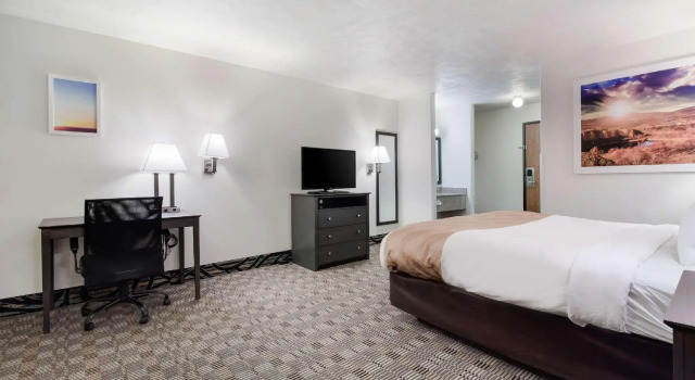 Doppel Suite Quality Inn & Suites