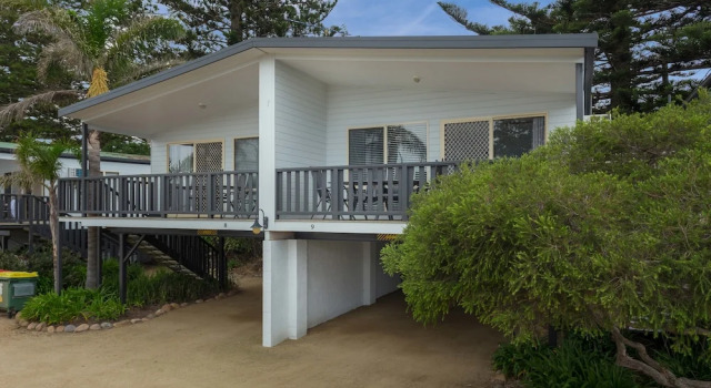 Пятиместный номер Standard с балконом Tuross Beach Cabins & Campsites