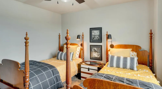 Коттедж Pet-friendly Deforest Getaway w/ Backyard!