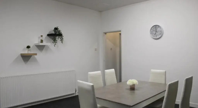 Коттедж Lovely, Spacious 3 Bed House close to City Centre