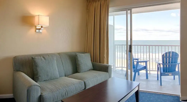 Четырёхместный номер Standard oceanfront SeaLoft Oceanfront Hotel