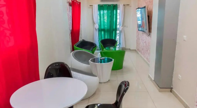Hôtel le palace des rois, Rezervovat Hotel Hotely v Douala s parkováním, Parkování