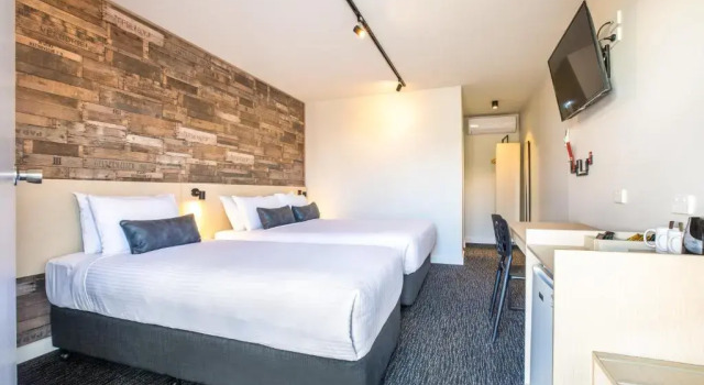 Studio Westside Hotel