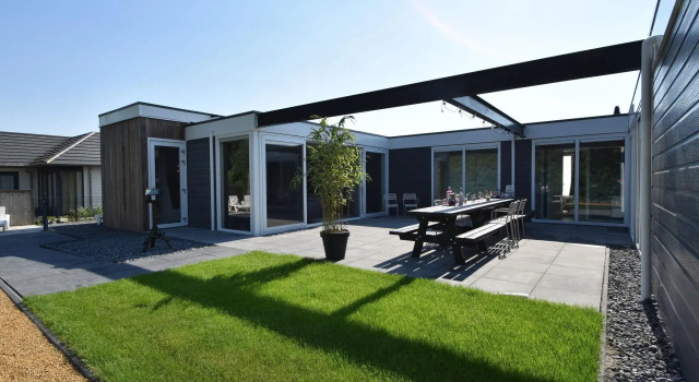 Classy Holiday Home in Sint Annaland with Garden, Barbecue