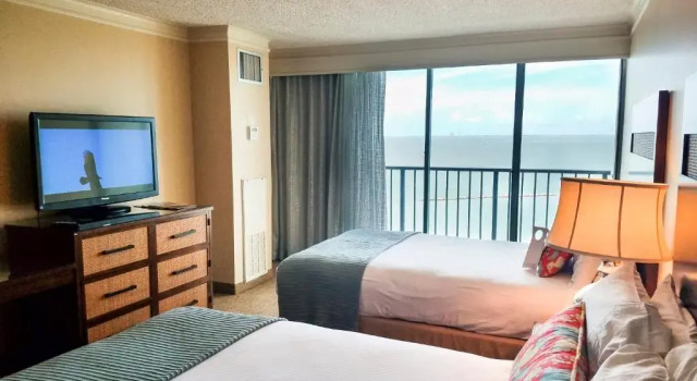 Четырёхместный номер Premier с видом на залив Omni Corpus Christi Hotel