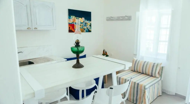 Студия Day One Fira Mansion